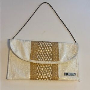 ELSIE…MADE IN THE BAHAMAS WHITE FAUX SKIN CLUTCH WITH STRAW DESIGN SNAP CLOSURE